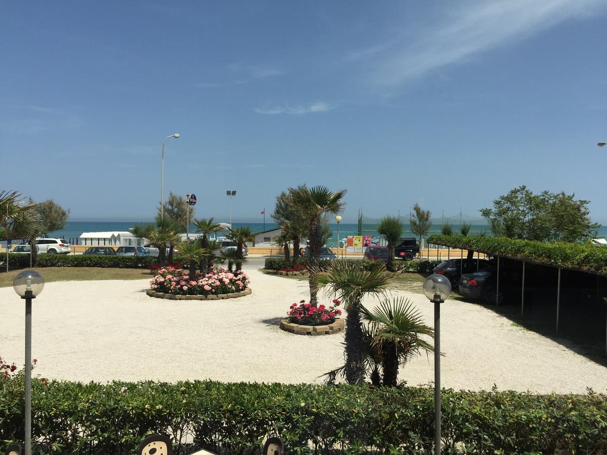 Hotel Tritone Senigallia Eksteriør billede